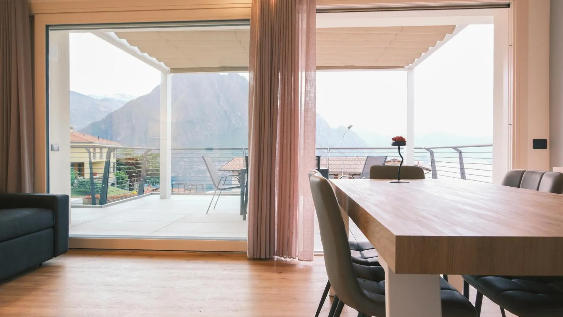 Apartmán Costa Blu - Terrace Overlooking The Lake & Pool Riva di Solto