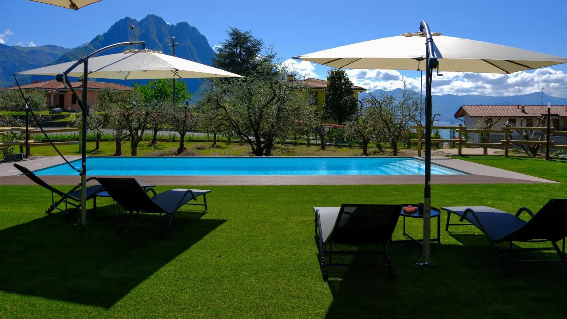 Apartmán Costa Blu - Terrace Overlooking The Lake & Pool Riva di Solto