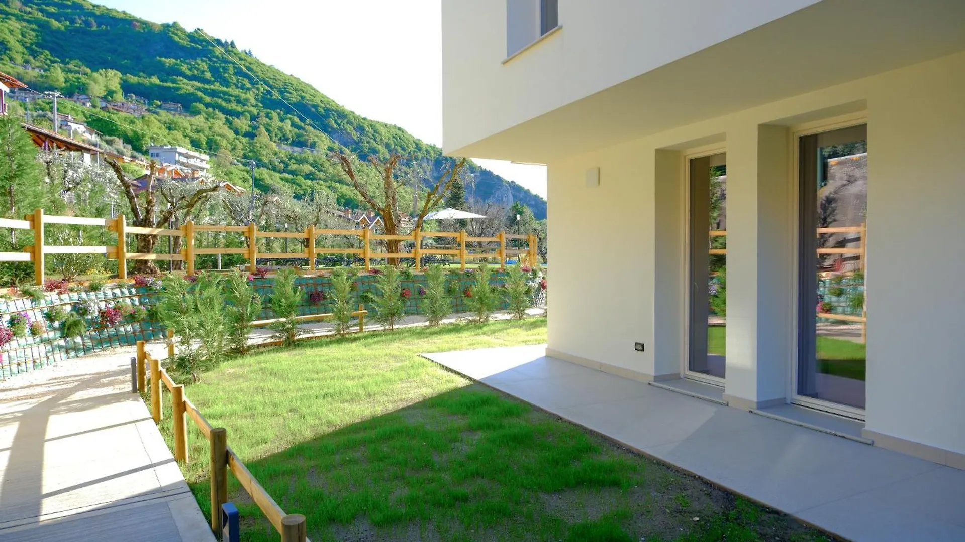 Costa Blu - Terrace Overlooking The Lake & Pool Riva di Solto