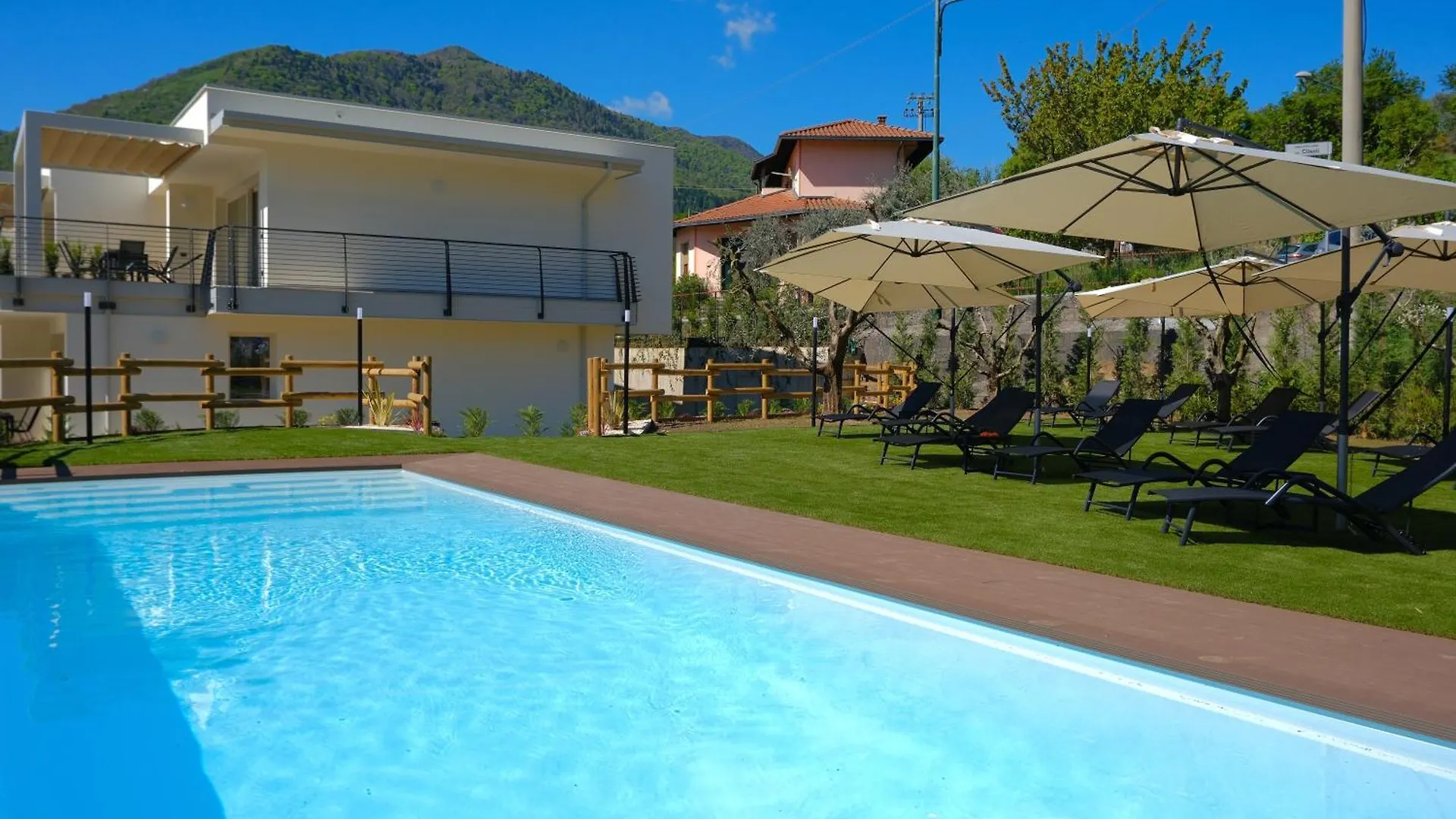 Costa Blu - Terrace Overlooking The Lake & Pool Riva di Solto