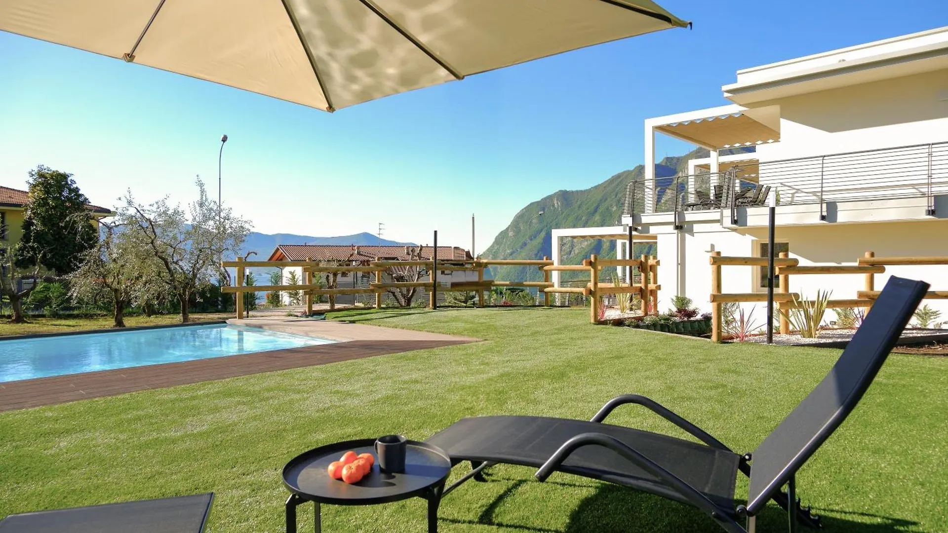 Costa Blu - Terrace Overlooking The Lake & Pool Riva di Solto Itálie