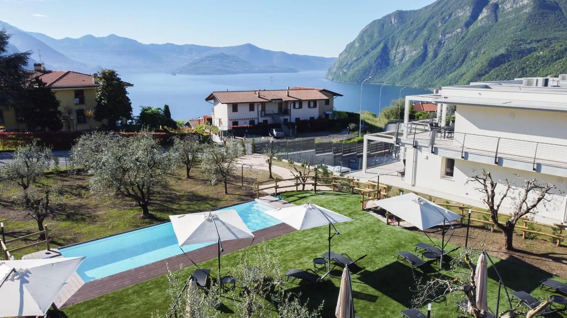Costa Blu - Terrace Overlooking The Lake & Pool Riva di Solto Apartmán